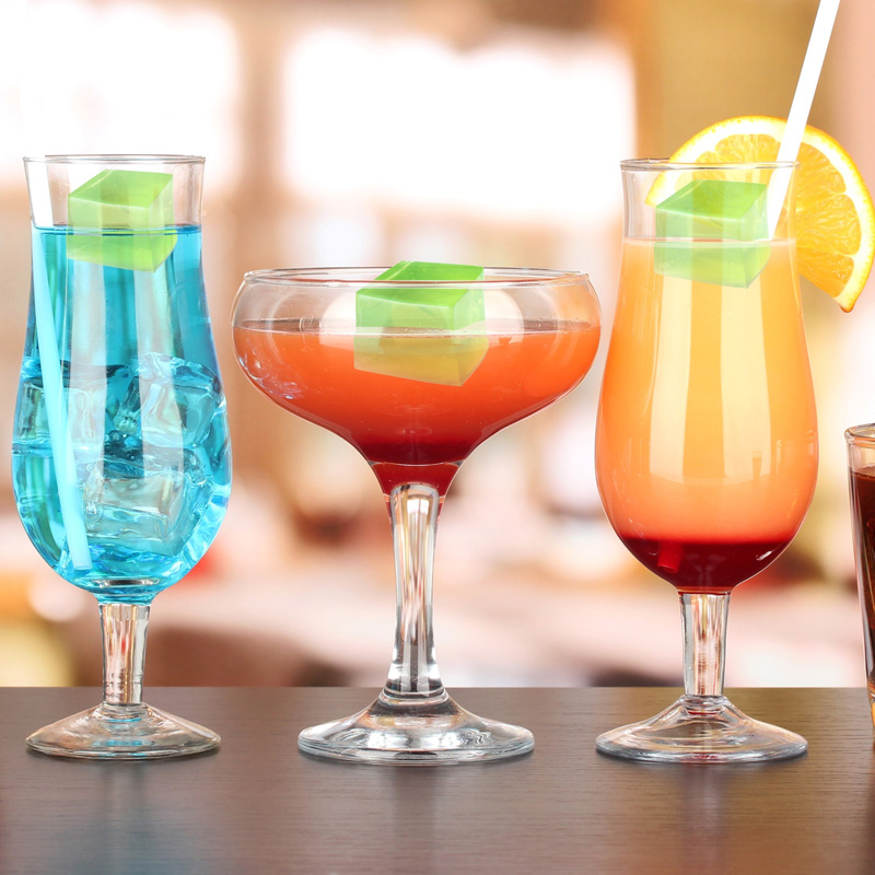 תמונת הדמיה של מוצר חדשני עבור משק כהן - קוביות ג'לי עשויות ממיצוי בזיליקום עבור קוקטיילים